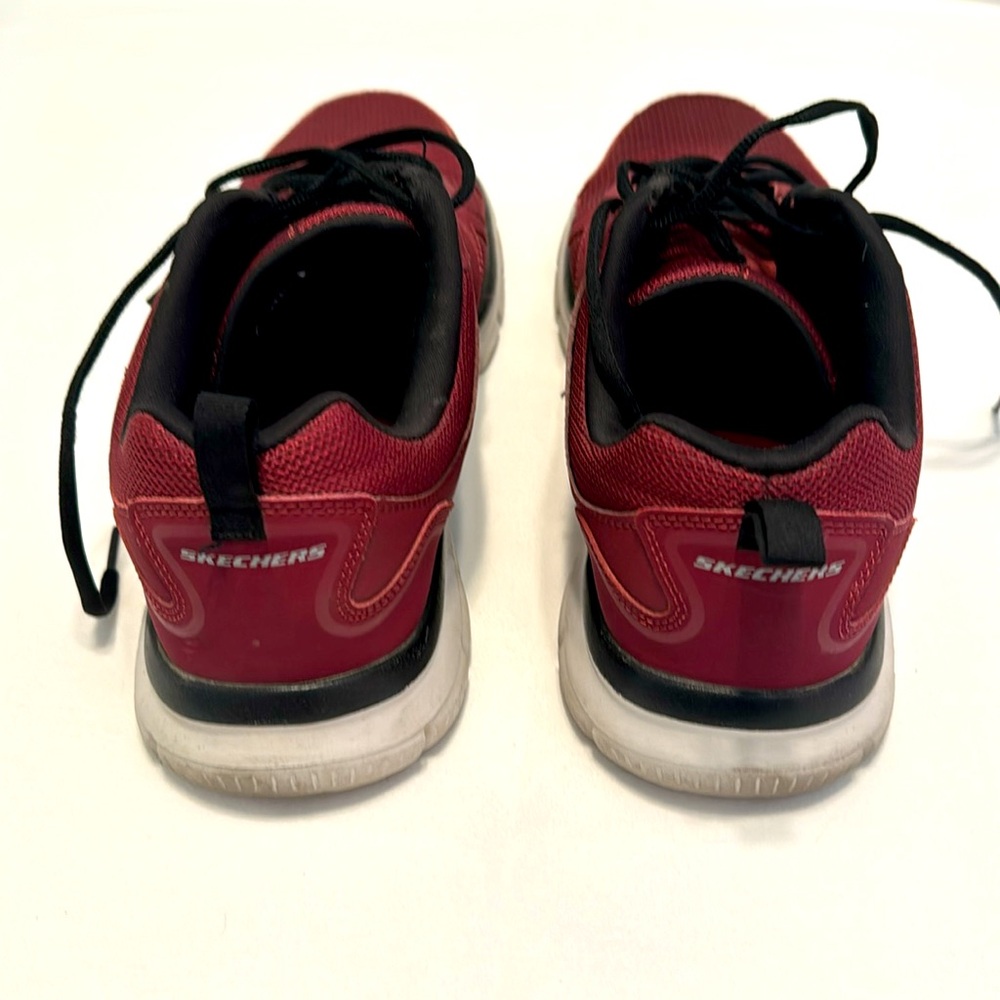 Skechers men’s sneakers size 12 W.  Excellent condition.  Only slightly worn. - Picture 2 of 6